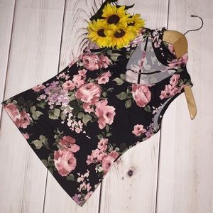 Polly & Esther Floral Top 💐